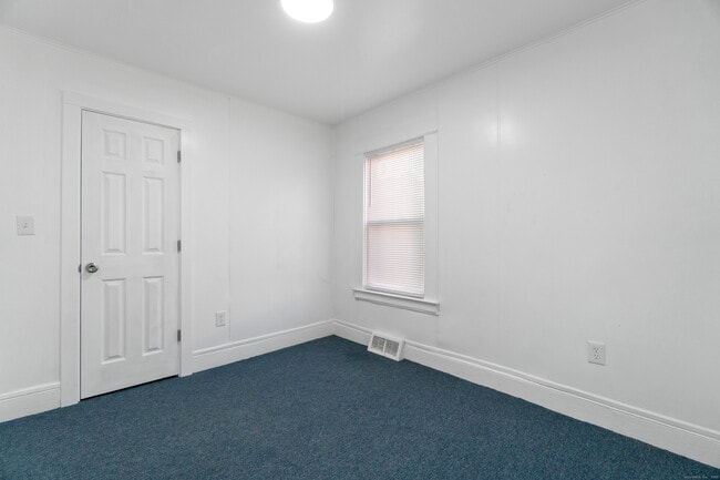 Building Photo - 201 Portsea St