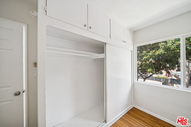 Building Photo - 7571 Willoughby Ave