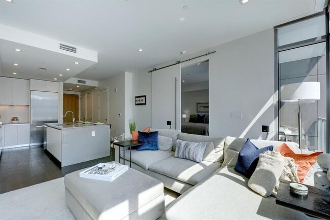 Building Photo - 501 West Ave