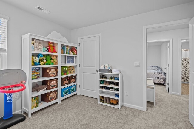 Building Photo - 402 Folkstone Rd