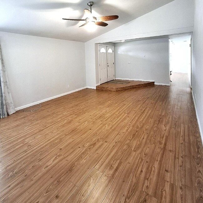 Building Photo - 1304 Camelot Dr