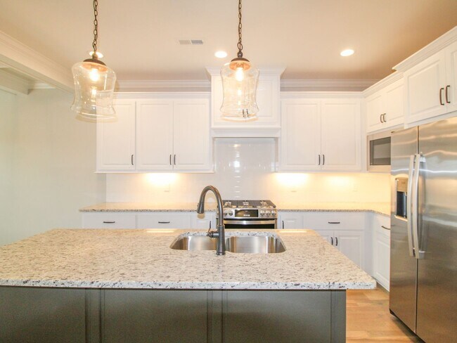 Building Photo - Beautiful two story home at Whispering Pines!