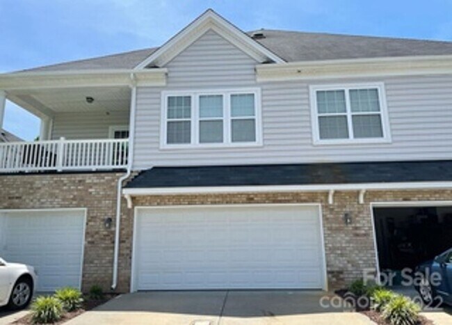 Building Photo - 14639 Juventus St