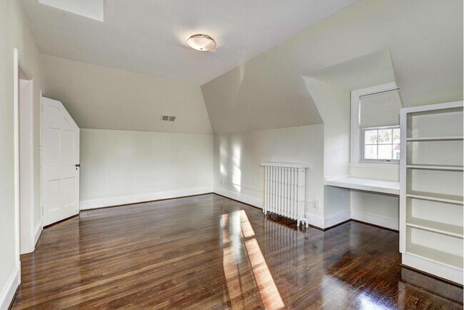 Building Photo - 4910 Hillbrook Ln NW