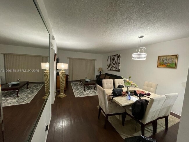 Building Photo - 1001 Hillcrest Ct