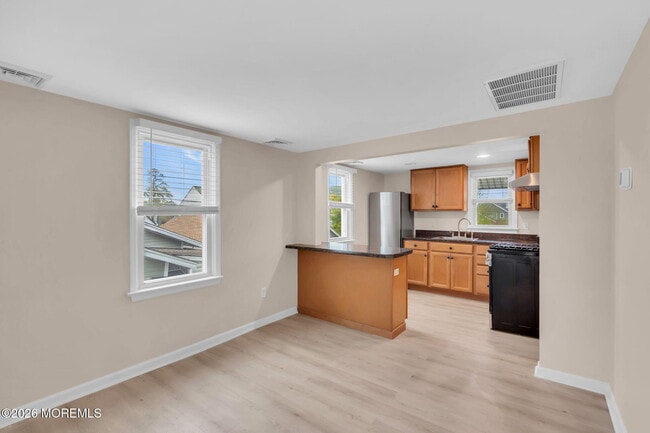 Building Photo - 1802 Pine Terrace