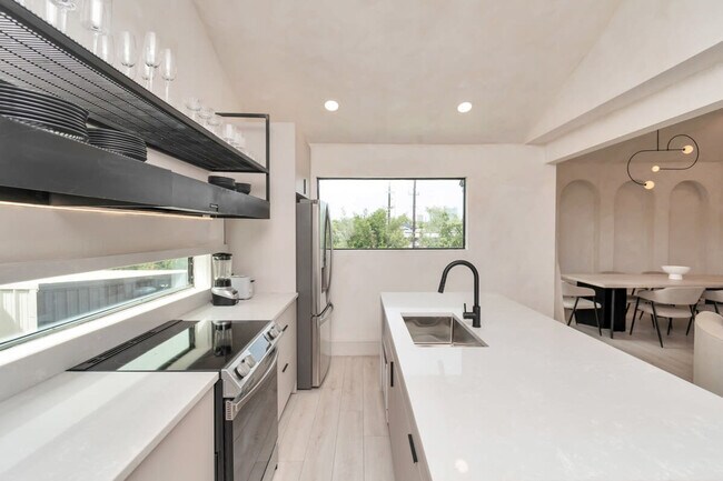 Building Photo - 2683 Blodgett St