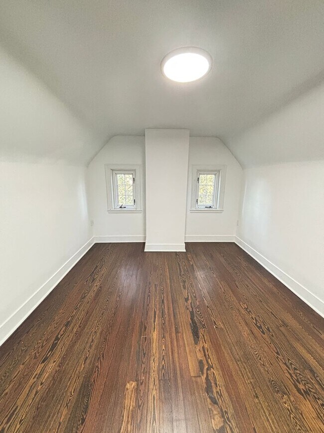 Building Photo - 409 E Washington Ave