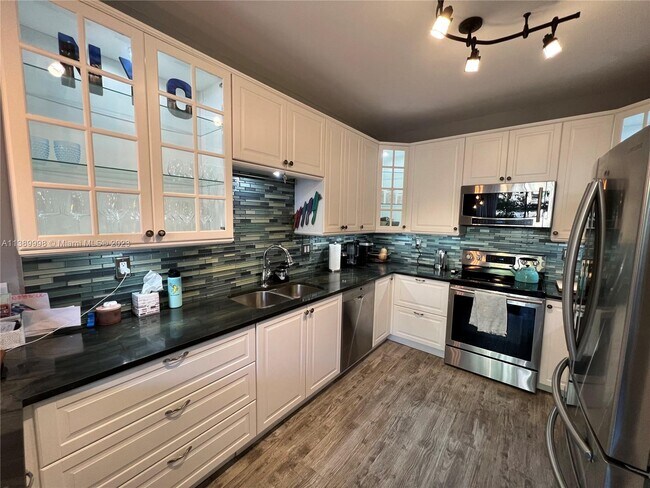 Building Photo - 1140 Cliffrose St