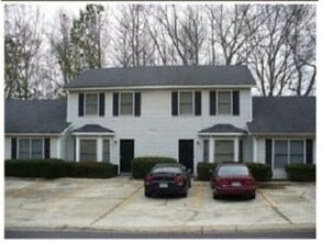 Building Photo - COMING SOON! 2 bedroom Spacious Town Home with parking available!