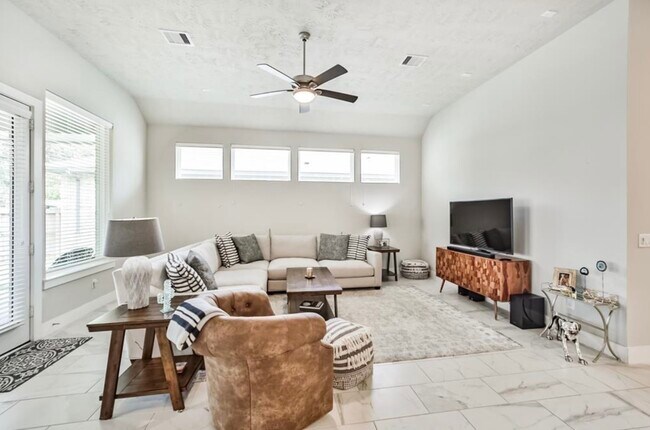 Building Photo - 13219 S Salmon River Cir