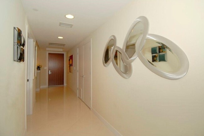 Building Photo - 2821 N Ocean Blvd