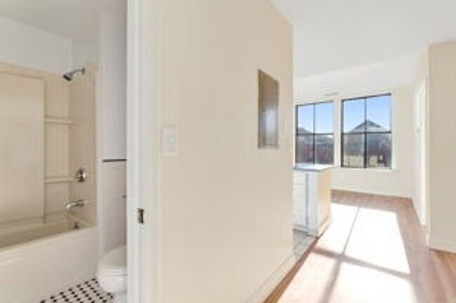 Building Photo - 105-107 Washington Street-Unit 1