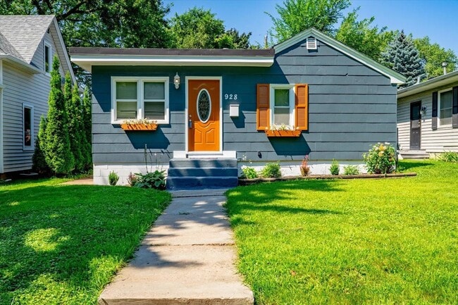 Primary Photo - 928 8th Ave S