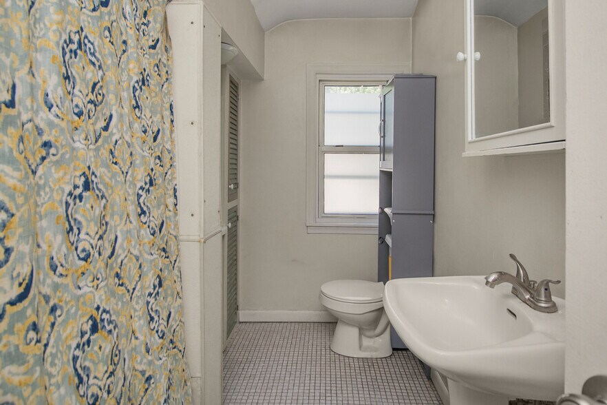 Building Photo - 412 Bircher Ave