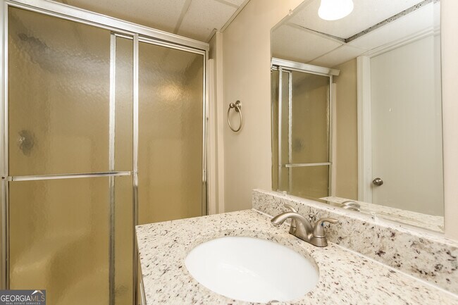 Building Photo - 5845 S Quail Dr