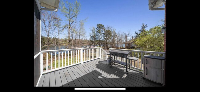 Building Photo - 100 Shores Edge Dr