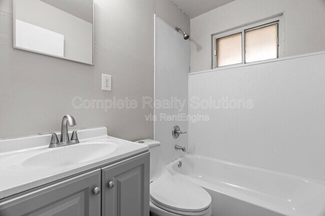 Building Photo - 10769 Spring Garden Dr