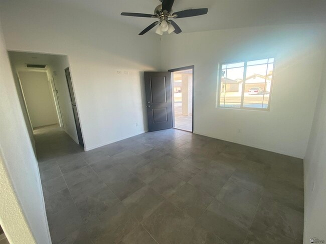 Building Photo - 4655 E Los Olivos Dr
