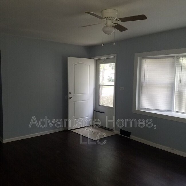 Building Photo - 11214 Crystal Ave