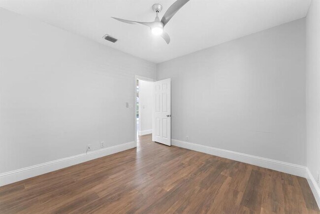 Building Photo - 6689 NW 70th Pl