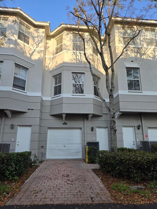 Building Photo - 3517 Shoma Ln