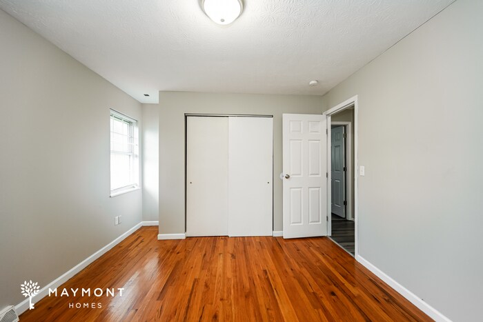 Building Photo - 3506 Lindenwood Dr