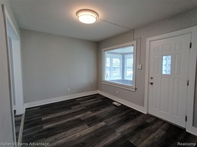 Building Photo - 15345 Sumner