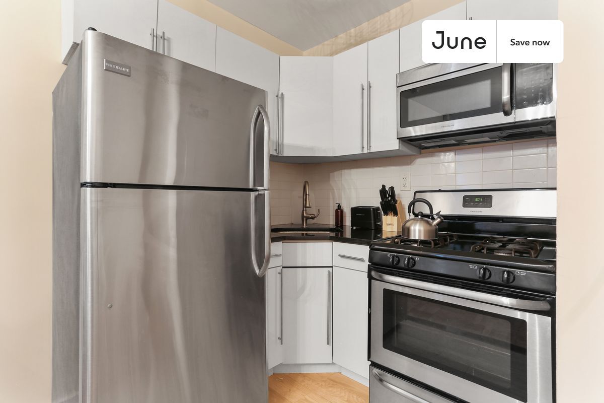 Building Photo - 23 E 109th St