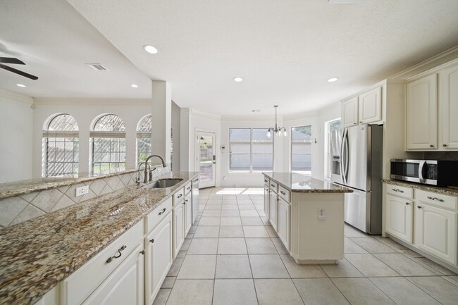 Building Photo - 5403 Indian Shores Ln