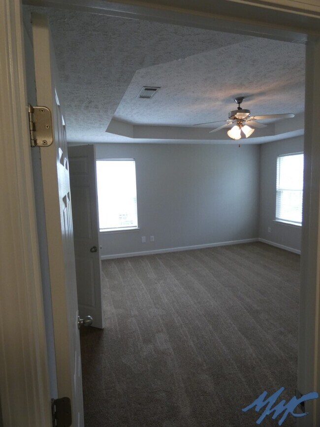 Building Photo - 283 Hollandale Rd