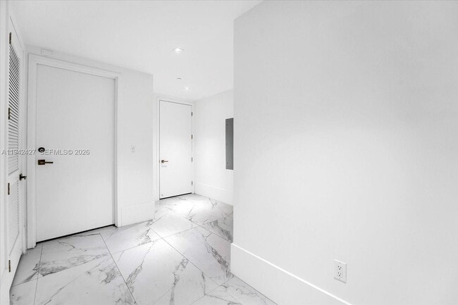 Building Photo - 5500 Island Estates Dr