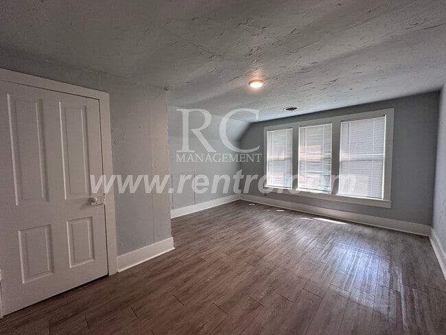 Building Photo - 1501 Walnut-
