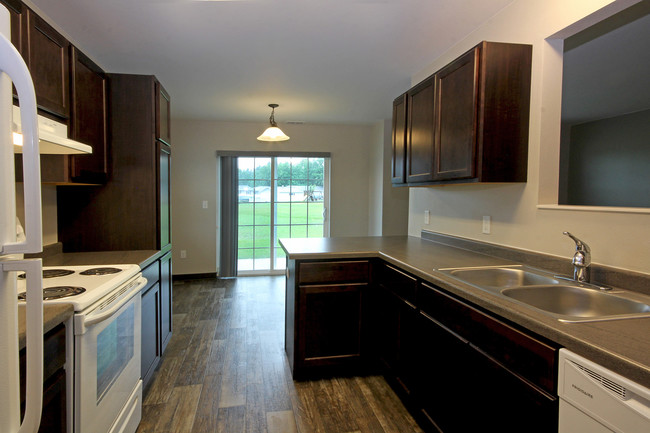 Building Photo - River Pointe Townhomes