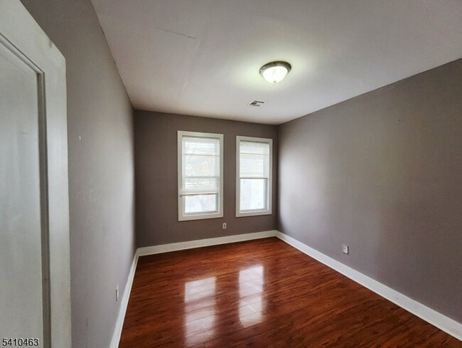 Building Photo - 146 Hollywood Ave