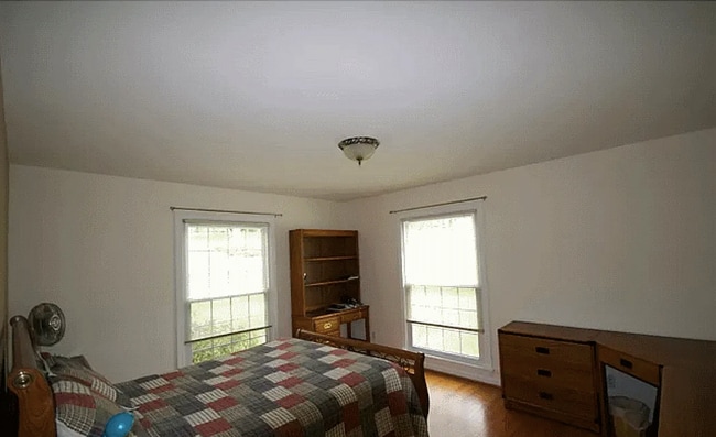 Building Photo - 207 Hawthorn Dr