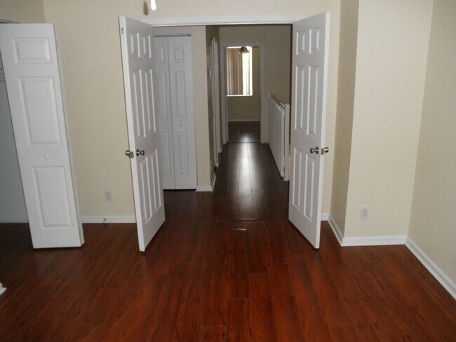 Building Photo - 876 Summit Lake Dr