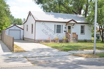 Building Photo - 2 Bedroom House *Section 8 Welcome*