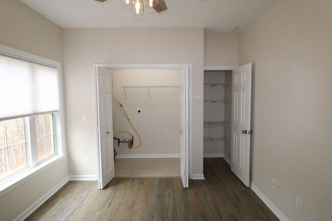 Building Photo - 6901 Hanesbrook Cir