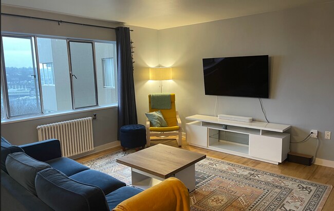 Building Photo - 1800 Taylor Ave N