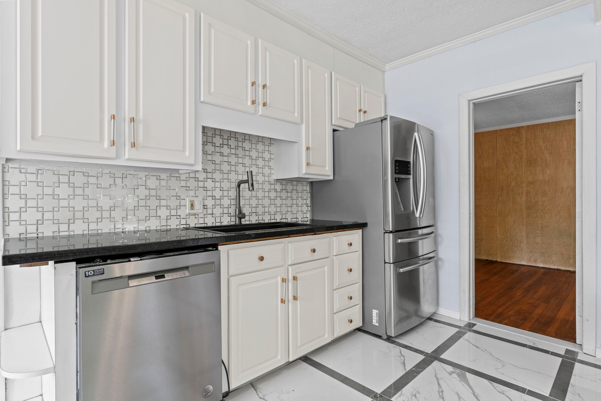 Building Photo - 210 Raymond Rd