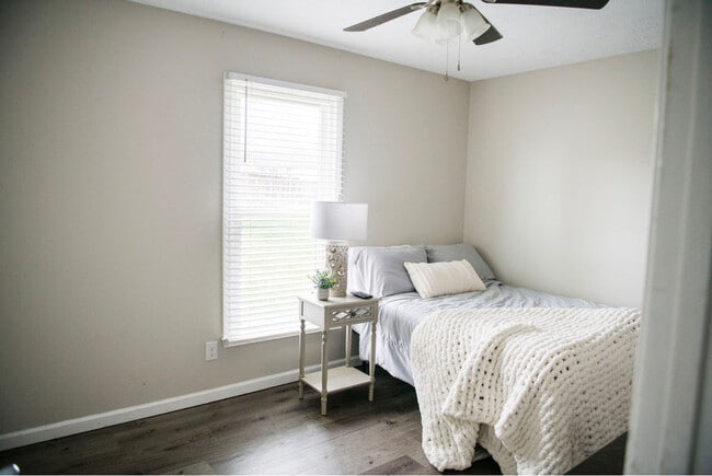 Building Photo - 1003 Ravenwood Dr