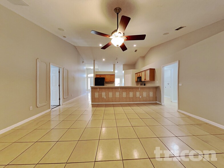 Building Photo - 910 Albertville Ct