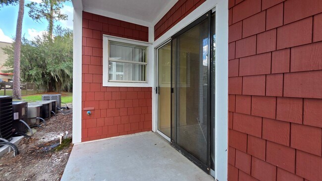 Building Photo - FOR RENT. 1 bedroom 1 bathroom condo first floor