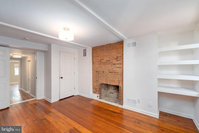 Building Photo - 306 S Washington St