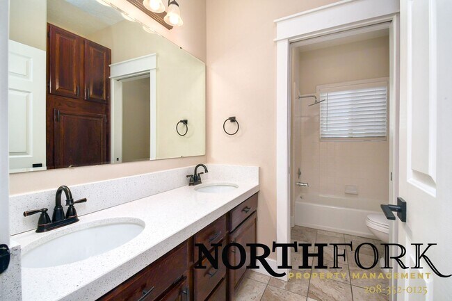 Building Photo - 7725 E Stonecastle Dr