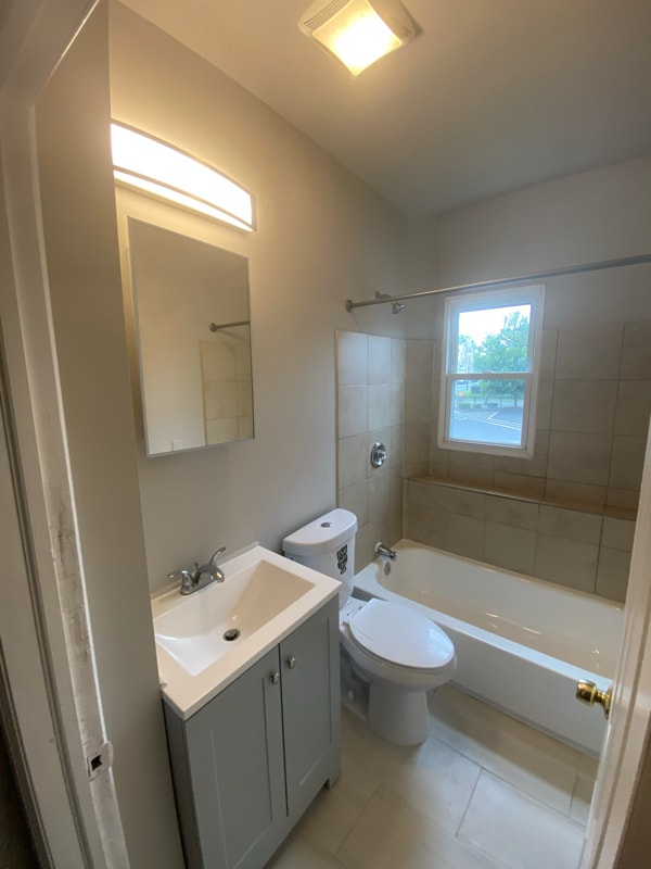 Building Photo - 445 Albany Ave