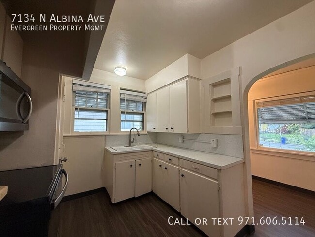 Building Photo - 7134 N Albina Ave