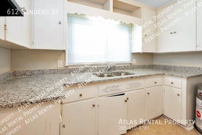 Building Photo - 612 Sanders St