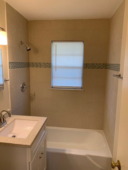 Bathroom - 2519 Parkwood Ave